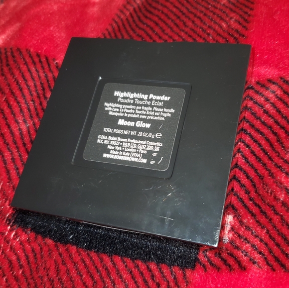 Bobbi Brown highlighter (moon glow) - Picture 4 of 4